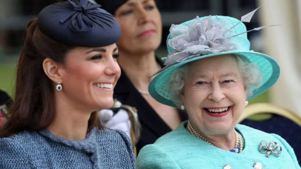 Kate Middleton y la Reina Isabel II 20220922