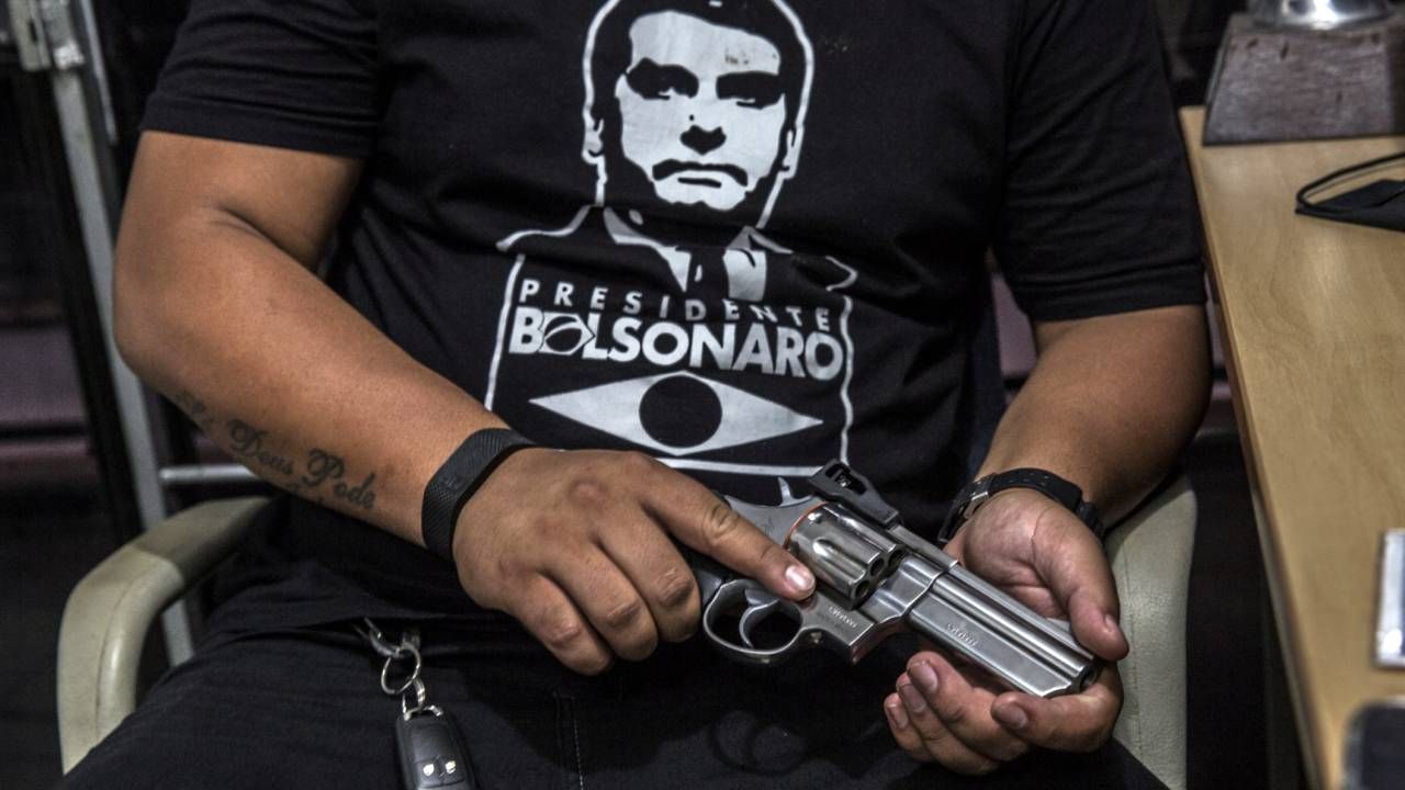 Partidario de Bolsonaro armado.  | Foto:Bloomberg