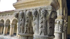 Santillana del Mar, en la zona de Cantabria, guarda mucha historia entre sus paredes.