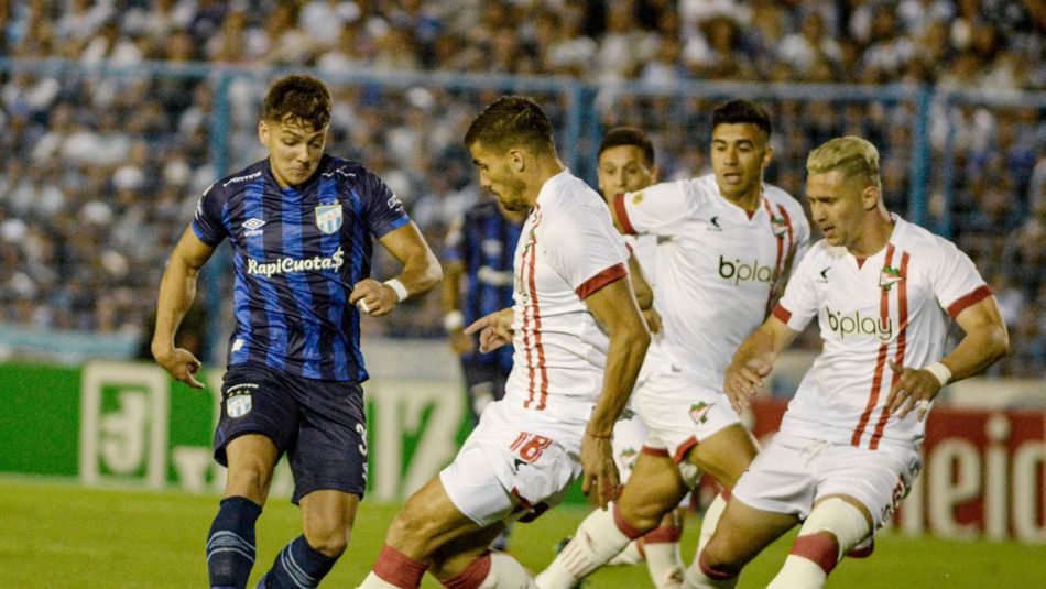 Atlético Tucumán ganó y defendió el liderazgo