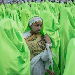 Un coro ortodoxo desfila durante las celebraciones en la víspera de la fiesta ortodoxa etíope del Meskel, en Addis Abeba. | Foto:Amanuel Sileshi / AFP