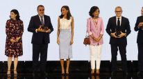 Letizia Ortiz abrazó a una abuela en un acto y terminó llorando