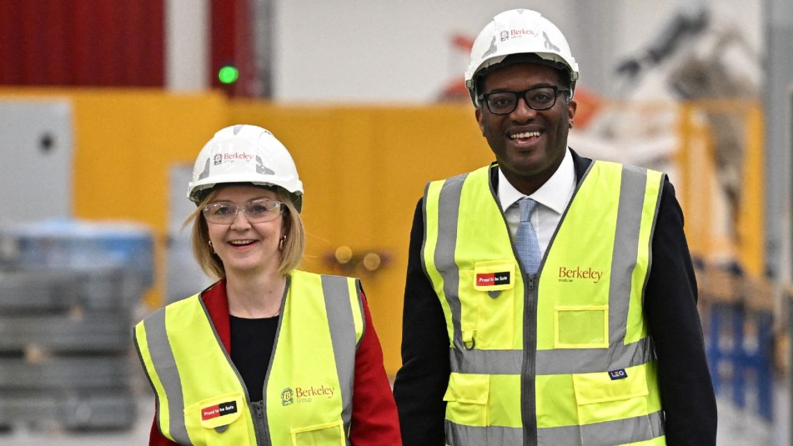 Britain's Prime Minister Liz Truss and Britain's Chancellor of the Exchequer Kwasi Kwarteng chat during a visit to Berkeley Modular, in Northfleet, in south-east England on September 23, 2022. The UK's new government has unveiled multi-billion-pound measures aimed at supporting households and businesses hit by the highest inflation in decades. 