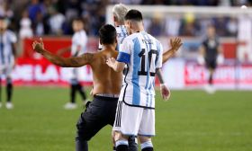 messi pitch invader autograph
