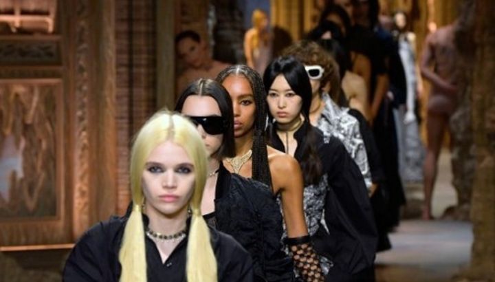 Inspirada en Catalina de Médici, Dior presenta su colección primavera/verano 2023