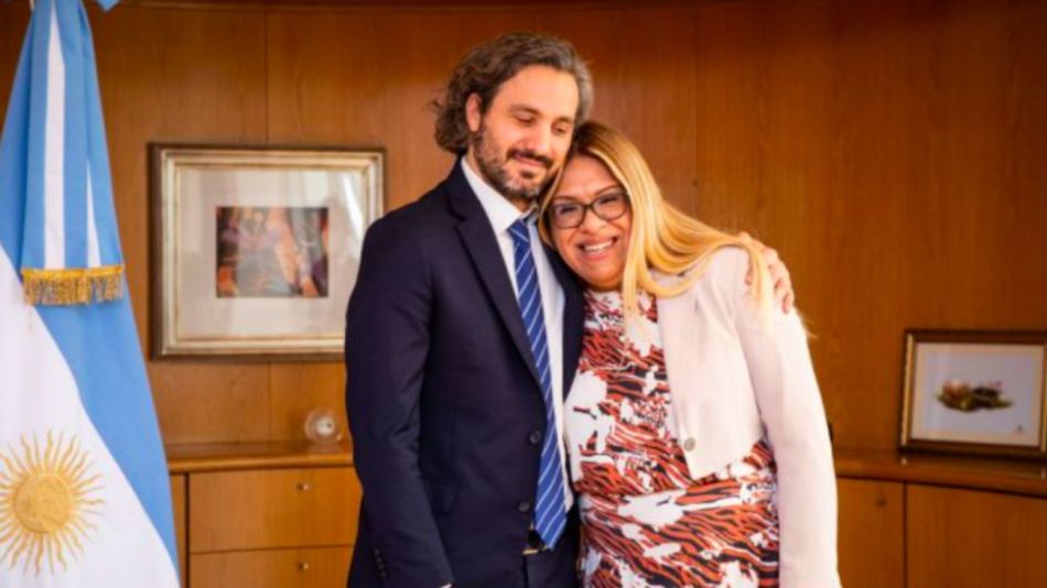 Funcionaria de Cancillería