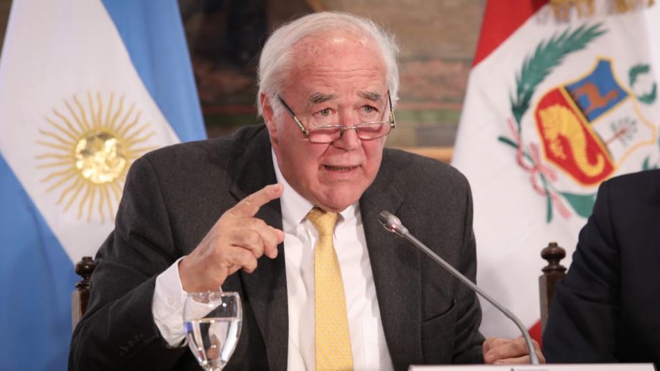 Presentación del libro de Victor Andres Garcia Belaunde, “La Intervención del Perú en la controversia de las Islas Malvinas"