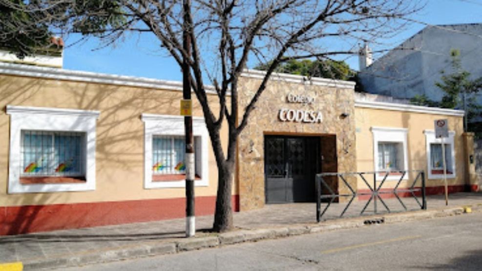 20220929 Un colegio de Salta prohibió el intercambio de figuritas.