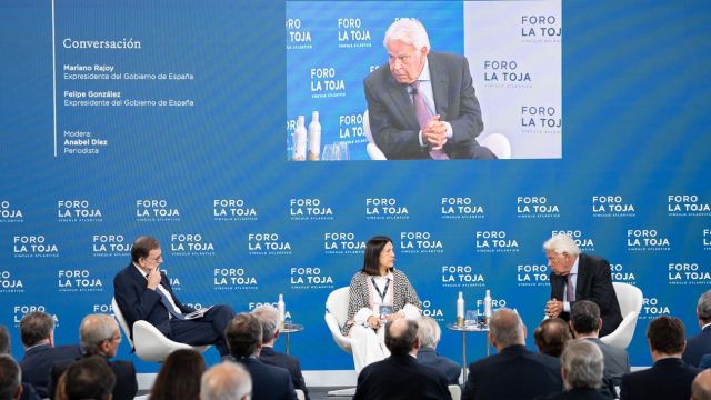 Felipe González y Mariano Rajoy en el Foro La Toja. 20220930