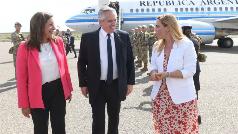 Alberto Fernández y la gobernadora de Río Negro Arabela Carreras 20220930