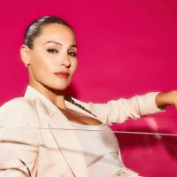 Pampita eligió un look sastrero de silueta relajada: "Perfecto"