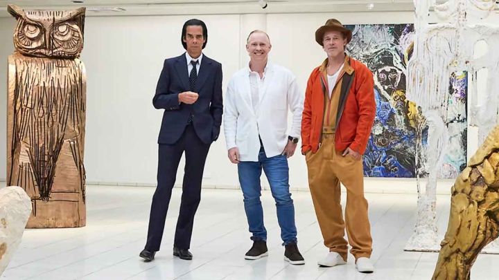 Equipo. (De izq. a der.) Nick Cave, Thomas Houseago y Brad Pitt en la apertura de la expo en el Museo Sara Hilden, en Tampere, Finlandia.