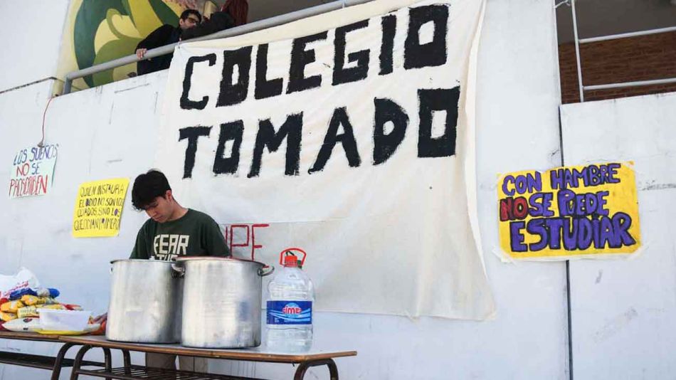 20221002_colegio_tomado_hambre_telam_g