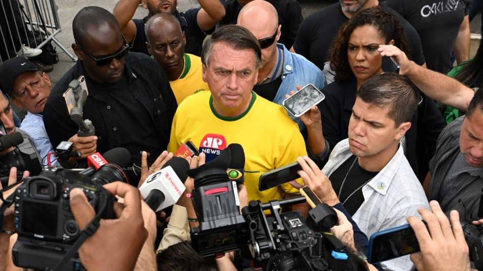 El presidente Jair Bolsonaro, votando en las elecciones en Río de Janeiro.