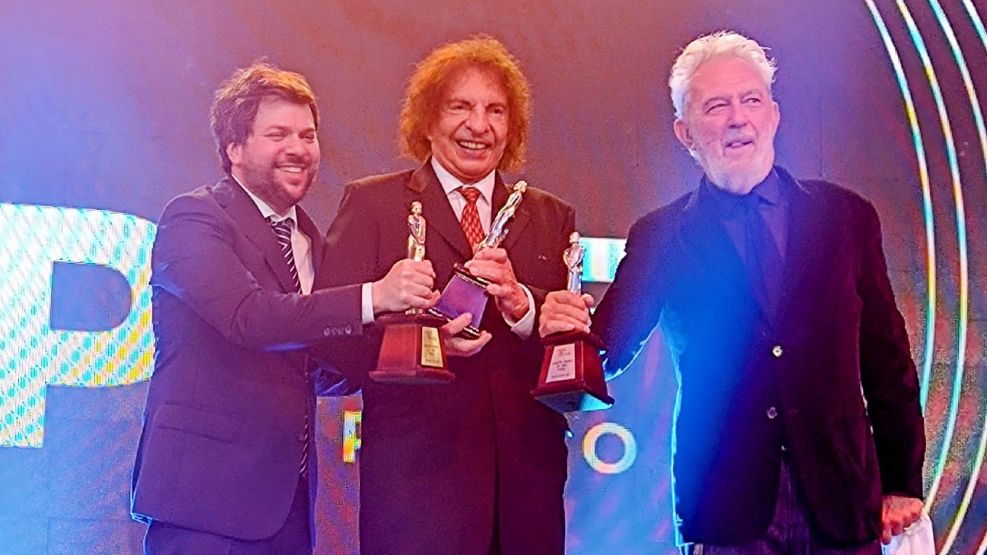 Guido Kaczka, Dolina y Lalo Mir, con sus Martín Fierro de Oro de radio 2019, 2020 y 2021.