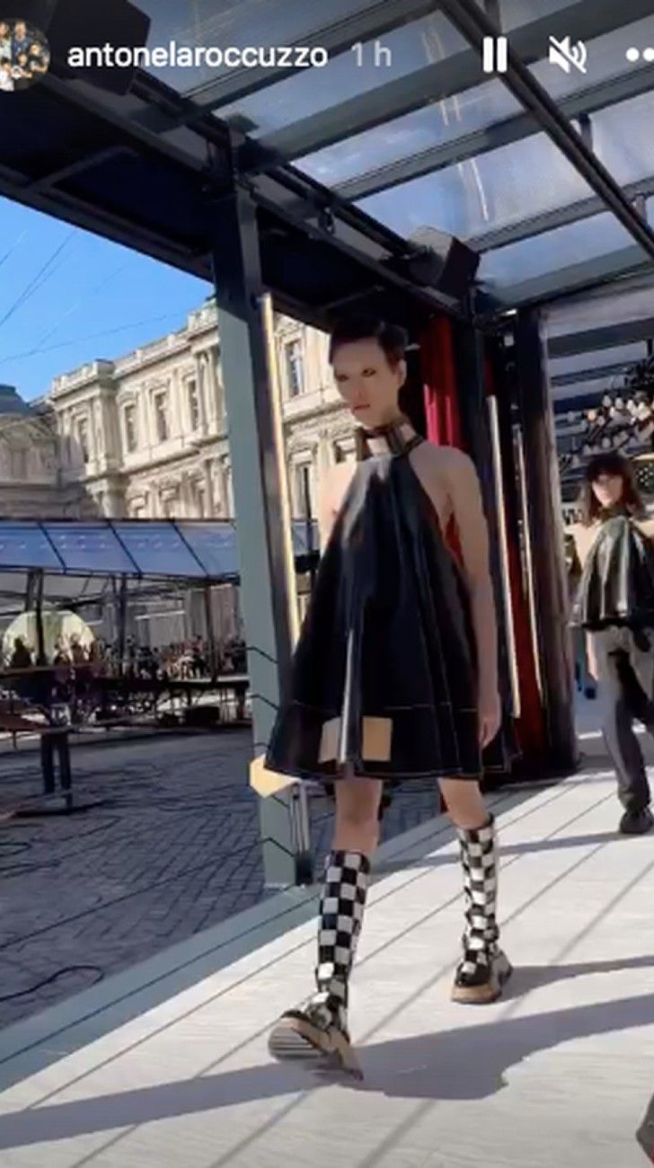 Antonela Roccuzzo eligió un vestido de Louis Vuitton para la
