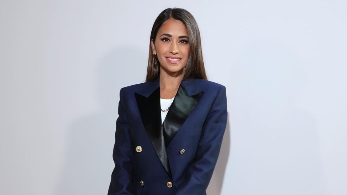 Antonela Roccuzzo mostró en detalle su look Louis Vuitton