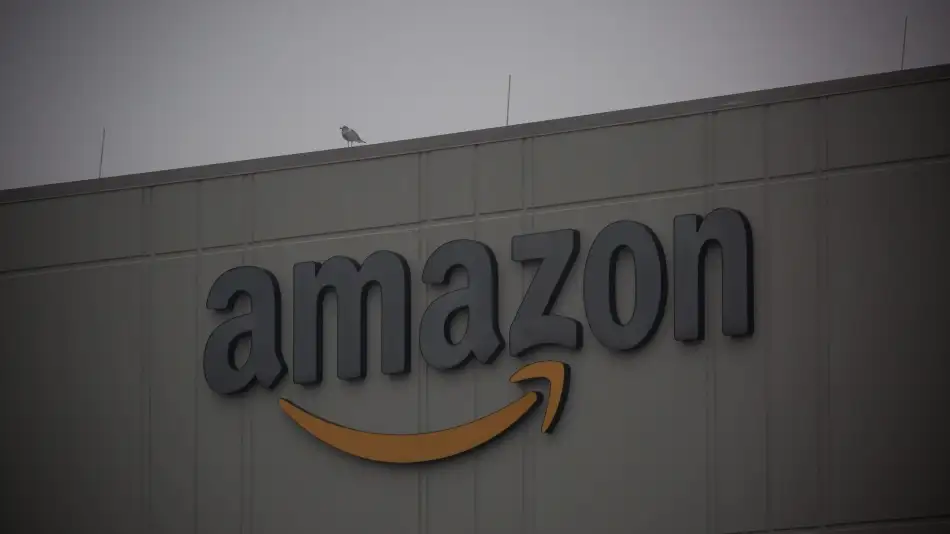 Amazon congela contrataciones hasta fin de año