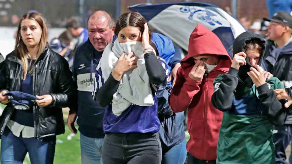 20221008_gimnasia_gases_hinchas_afp_g