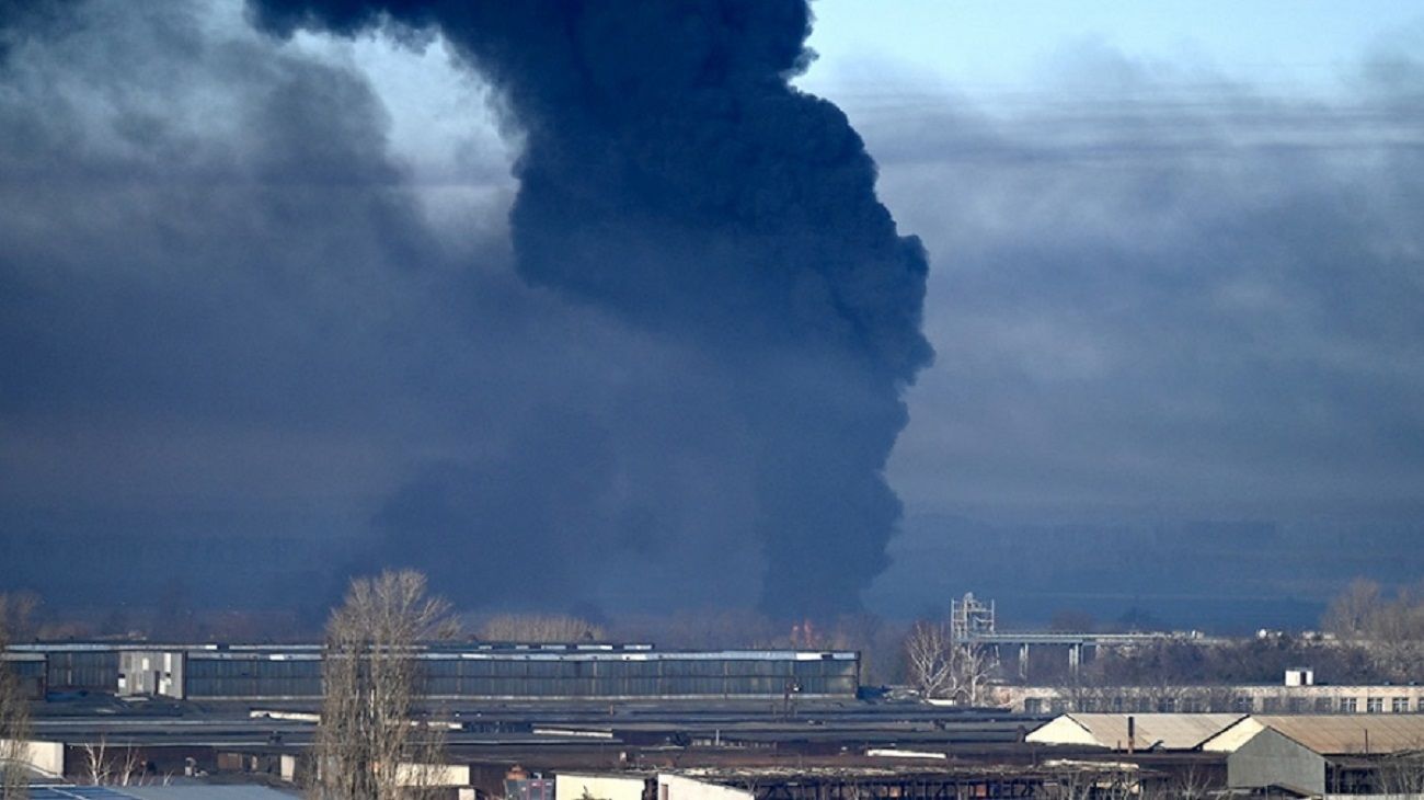 Mientras aumenta la tensión, Rusia lanzó nuevos bombardeos a ciudades ucranianas.