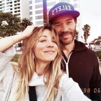 Kaley Cuoco y Tom Pelphrey
