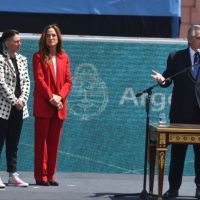 Victoria Tolosa Paz, "Kelly" Kismer y Ayelén Mazzina asumieron como nuevas ministras: los looks para la jura