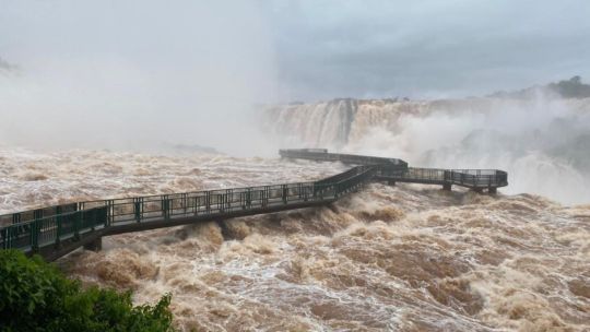 Cataratas del cielo en Misiones: cierran por primera vez el Parque Iguazú por alerta meteorológico
