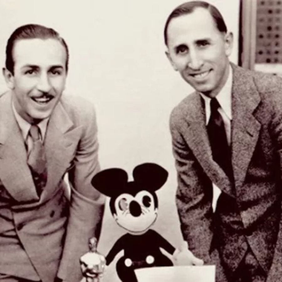 Disney celebra 100 años con un emotivo homenaje a la historia de su estudio  - Infobae