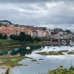 San Vicente de la Barquera, pueblo pesquero de Cantabria, España.