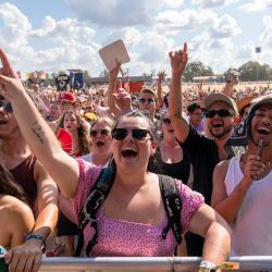 Los fans animan a los músicos durante el Festival de Música Austin City Limits en Zilker Park en Austin, Texas. | Foto:SUZANNE CORDEIRO / AFP