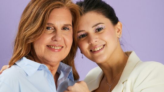 Madre e hija unidas en un proyecto que combina arte y cristales 