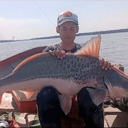 Nicolás Reynoso es el nombre del afortunado pescador del ejemplar de patí de 24,89 kilos. El animal fue devuelto al río. 