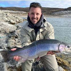 Una pesca increíble en un lugar mucho más increíble: el lago Strobel y el Río Barrancoso, en Santa Cruz.