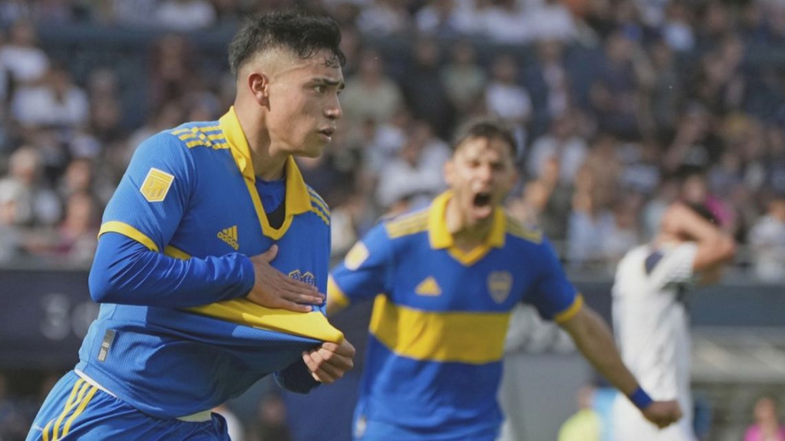 Luca Langoni celebrates a Boca goal.