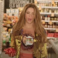 El look "pijama cool" que Shakira usó para exorcizarse de Gerard Piqué en Monotonía