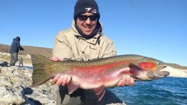 Una pesca increíble en un lugar mucho más increíble: el lago Strobel y el Río Barrancoso, en Santa Cruz.