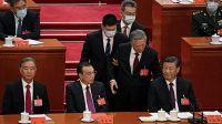 El momento en que Ju Hintao es obligado a abandonar el Congreso del PC Chino.