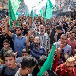 Simpatizantes del movimiento palestino Hamás se manifiestan en Jabalia, en el norte de la Franja de Gaza, contra Israel y en apoyo de la mezquita de Al-Aqsa de Jerusalén. | Foto:MAHMUD HAMS / AFP