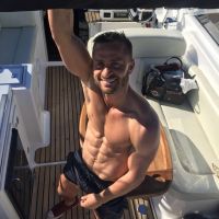 Martín Baclini posó en la playa con una misteriosa mujer y Cinthia Fernández salió al cruce