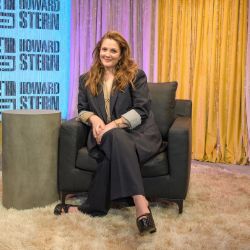 Drew Barrymore visita 'The Howard Stern Show' de SiriusXM en los estudios de SiriusXM en la ciudad de Nueva York. | Foto:Noam Galai/Getty Images for SiriusXM/AFP