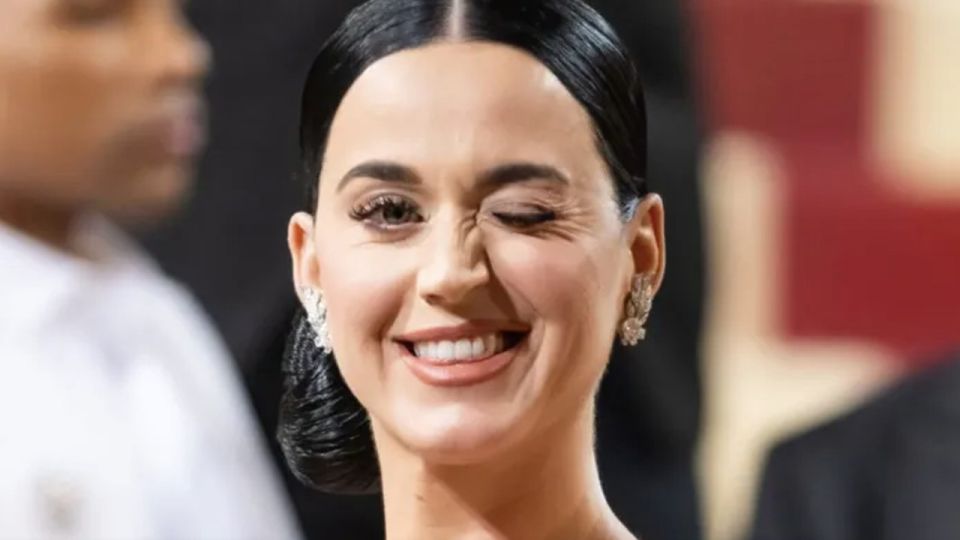 Katy Perry perdió el control de su párpado en pleno show