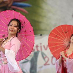 Imagen de mujeres realizando una danza durante el Festival Cultural Chino de Otoño 2022, organizado por el Instituto Confucio de la Ciudad de México y la Universidad Normal de Jiangxi, en la Ciudad de México, capital de México. | Foto:Xinhua/Francisco Cañedo