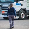 Camión Scania G410 6×2 a GNC que transportará combustibles YPF. 