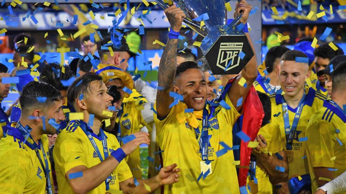 Players from Boca Juniors celebrate with the Liga Profesional de Fútbol 2022 trophy.