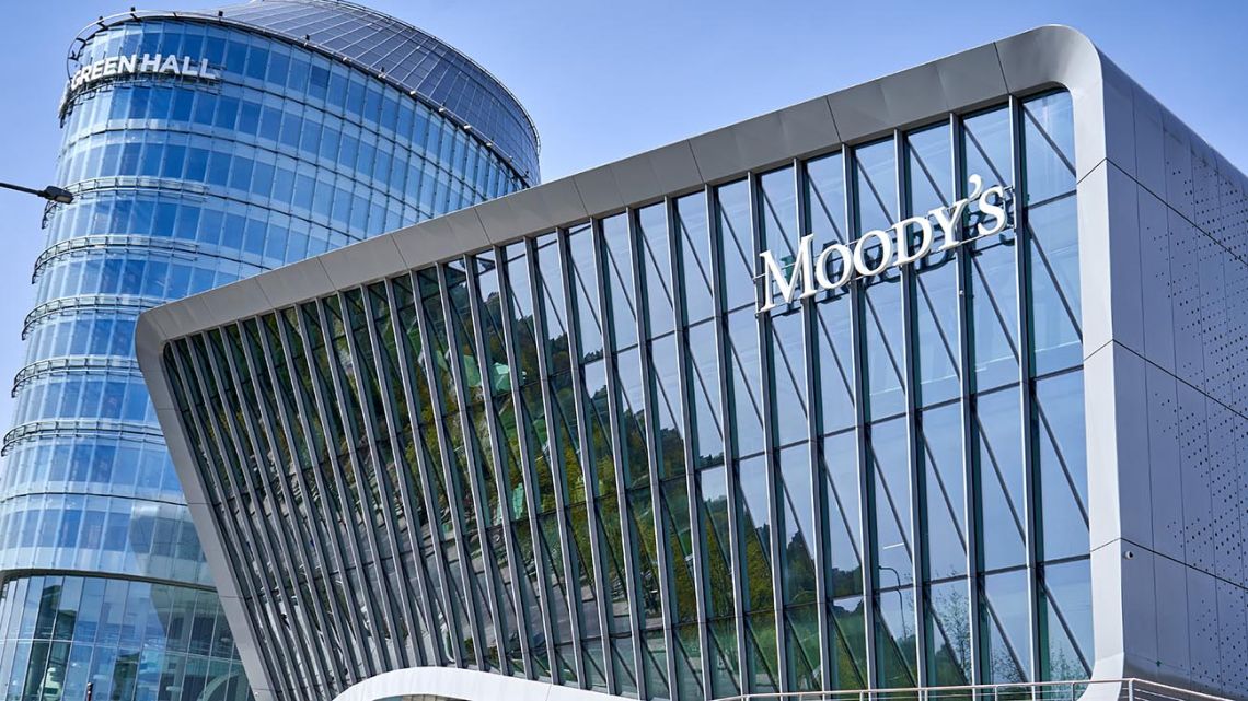 Moody’s bajó la perspectiva al sistema bancario argentino y prevé una caída del PBI en 2023