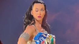 Katy Perry perdió el control de su párpado derecho en pleno festejo de sus 38 años
