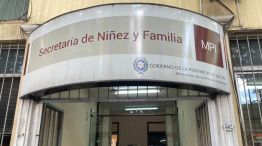 En Salta, el Colegio de Psicólogos acusa a una mujer de trabajar como psicóloga en un área de niñez provincial sin título habilitante.