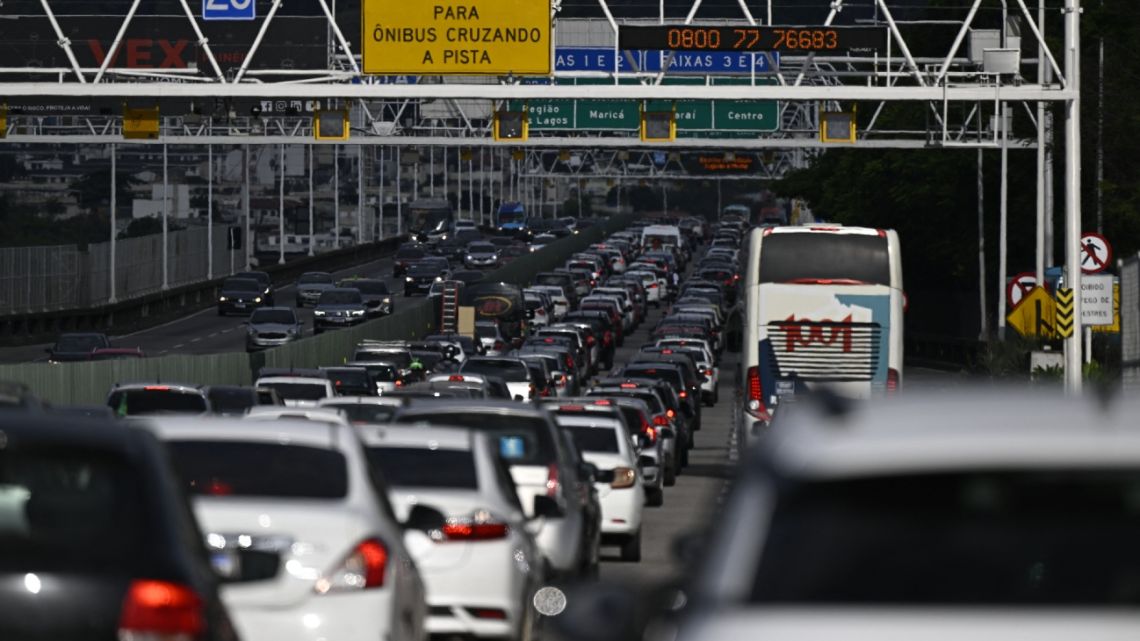 View of a traffic jam in the Rio-Niteroi bridge in Rio de Janeiro, Brazil, on October 30, 2022, during the presidential run-off election. Brazil was on a knife-edge Sunday as voters chose between far-right incumbent Jair Bolsonaro and his leftist arch-rival, Luiz Inácio Lula da Silva, in a presidential election seen as too close to call.