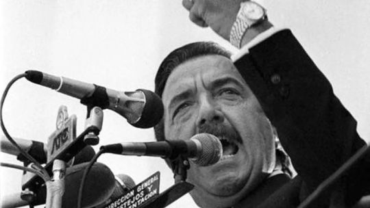Por qué Raúl Alfonsín, el presidente que llevó a juicio al mal absoluto, perdurará como héroe