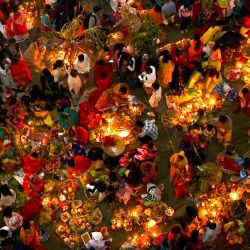 Los devotos se reúnen para adorar al sol en las orillas del río Yamuna durante el festival hindú de Chhath Puja en las afueras de Nueva Delhi, India. | Foto:MONEY SHARMA / AFP